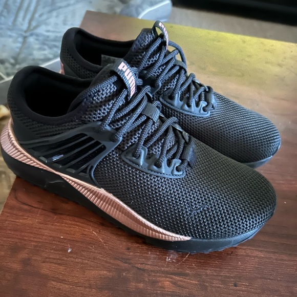 PUMA Pacer Future Lux Women’s Sneakers Black-Rose Size 8 W - Picture 1 of 8